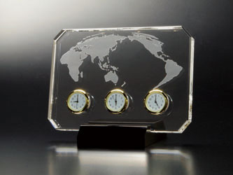 クリスタル世界時計　ゴールド時計　正面から